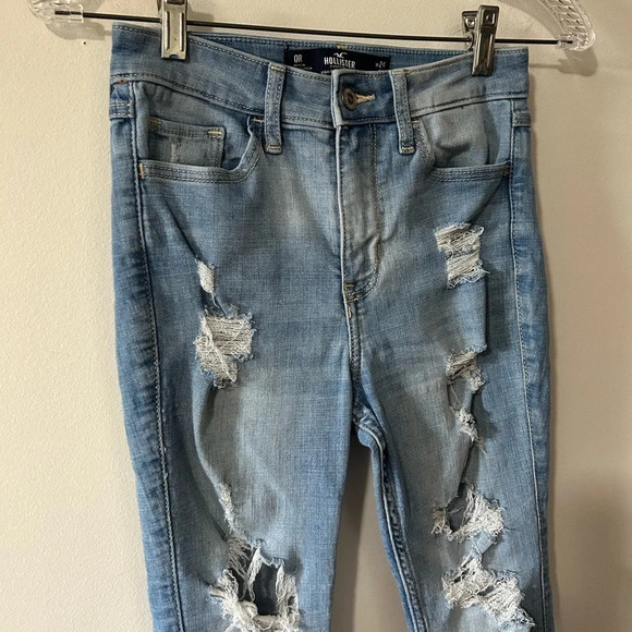 Hollister Ripped  Skinny Jeans‎ - Picture 2 of 4